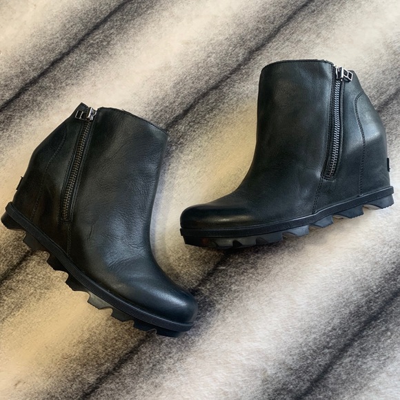 joan of arctic wedge ii zip